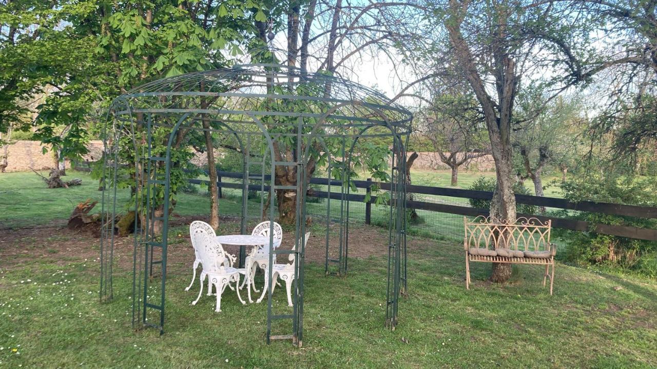 Chez Zoiseau Et Zoiseautte Bed & Breakfast Chassigny ภายนอก รูปภาพ